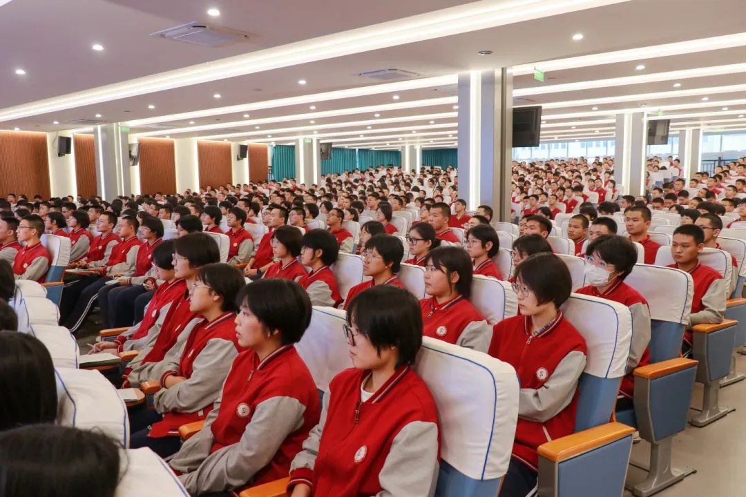 逐夢(mèng)藍(lán)天 致勝未來丨空軍招飛走進(jìn)私立一中