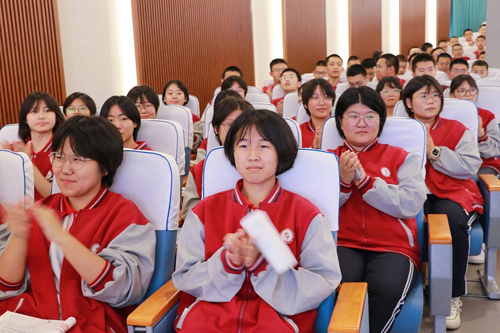 逐夢藍(lán)天 致勝未來丨空軍招飛走進(jìn)私立一中